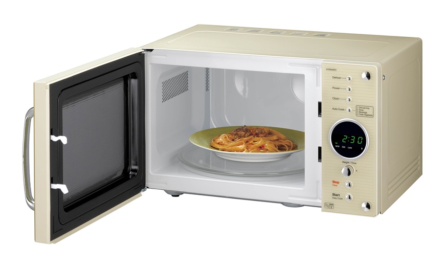 Image 6: Daewoo Retro-Style Microwave