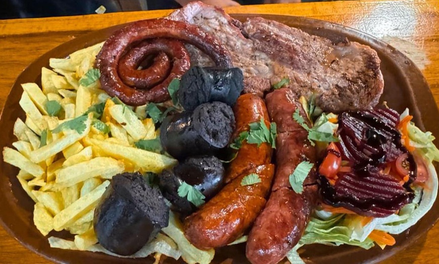 Image 1: Menú canario o parrillada con entrantes, postre y bebidas