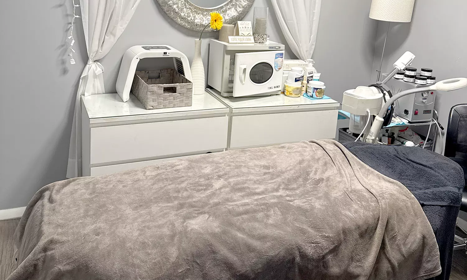Expert Eyebrow Threading or Waxing for Perfect Brows