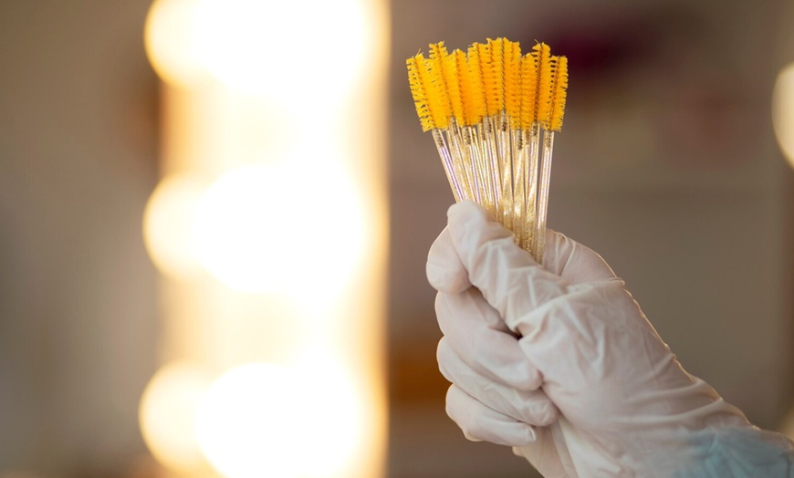 Image 2: Luce ojazos: lifting y tinte de pestañas con tinte y laminado de cejas