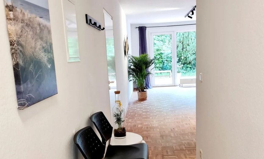 Image 3: 60 oder 75 Min. Hot-Stone-Ganzkörpermassage für 1 Person