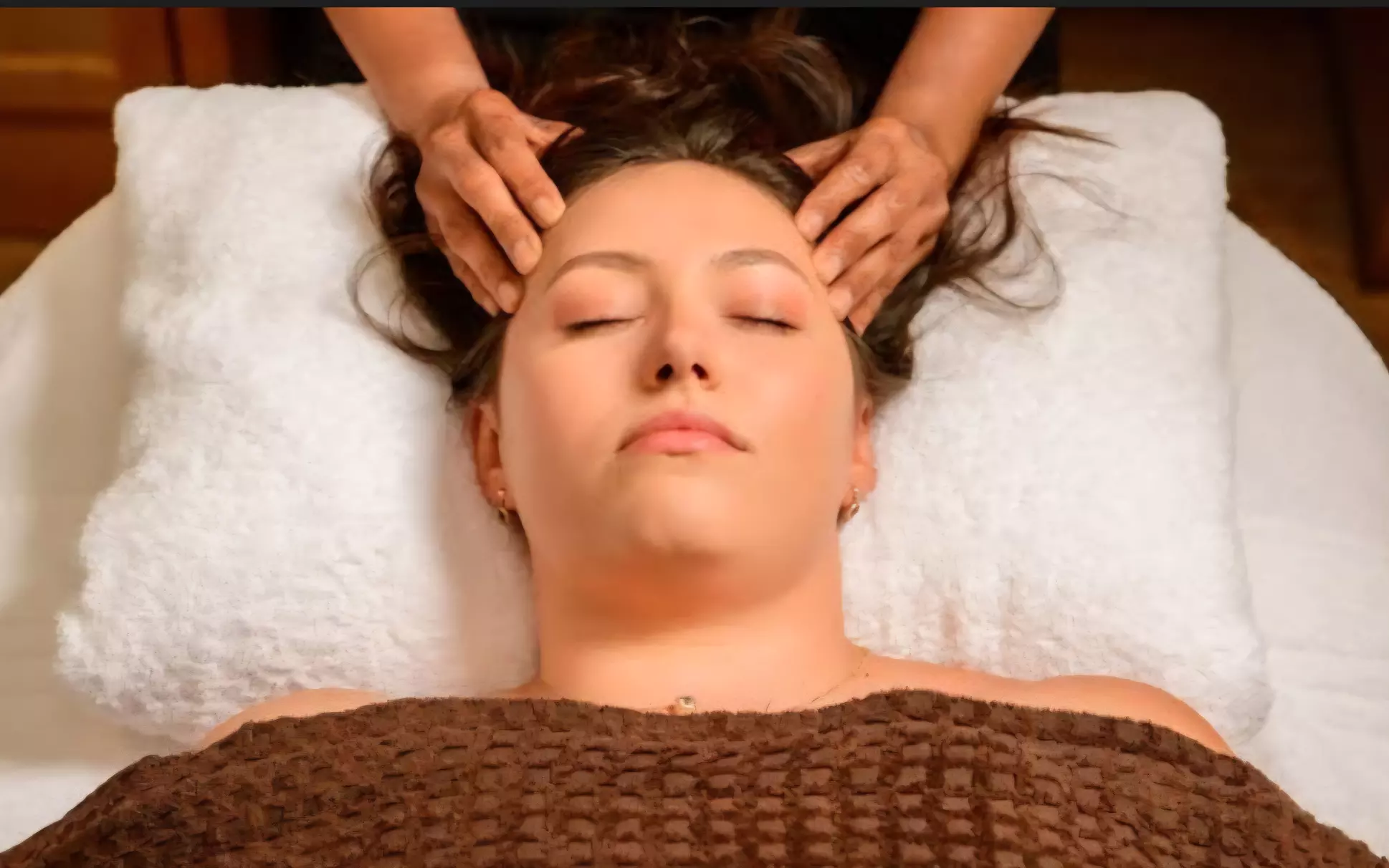 60 Min Deep Tissue Massage W/ Sauna Or Deep Muscle Therapy & Hot Towel
