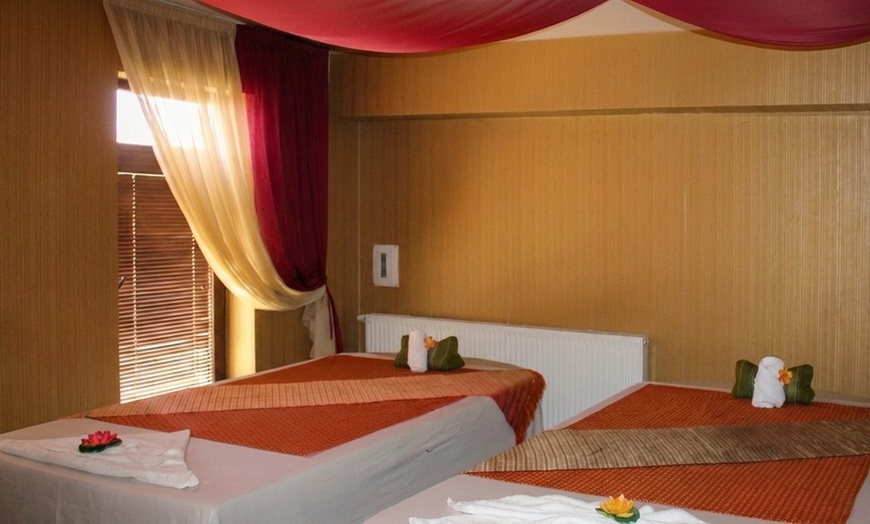 Image 2: Orientalne masaże dla 1 lub 2 osób: balijski, Lomi Lomi i więcej