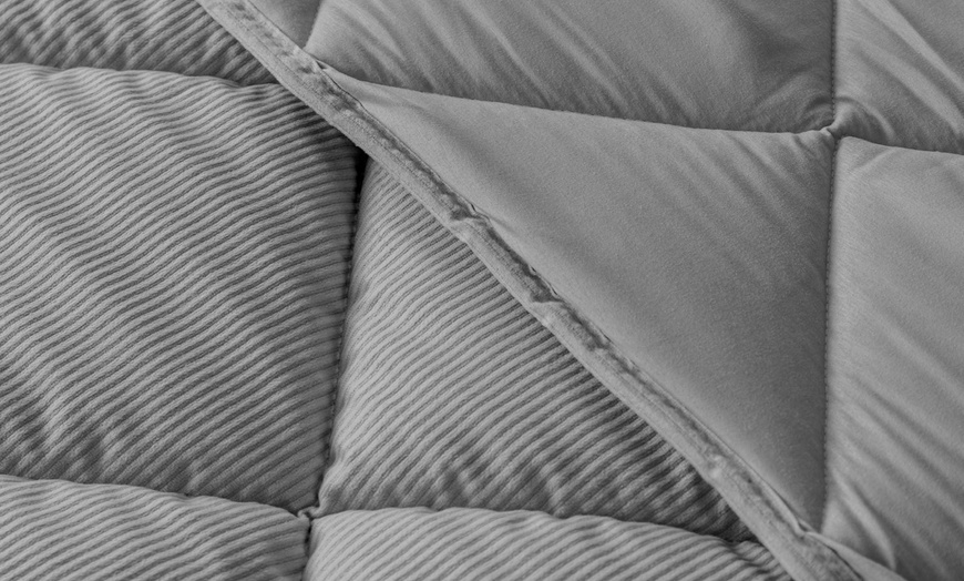 Image 15: Colcha de microfibra para cama doble con tacto aterciopelado