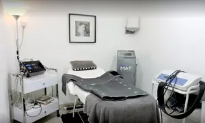 1 sesión de tratamiento facial rejuvenecedor con peeling médico y opción a mesoterapia en Bellezzia Clínicas Estéticas