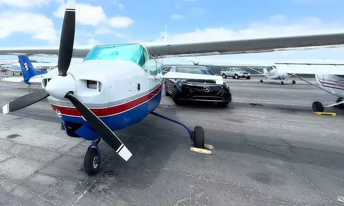 60 Min Discovery Flight Experience on a Cessna for 1 or 2 People 