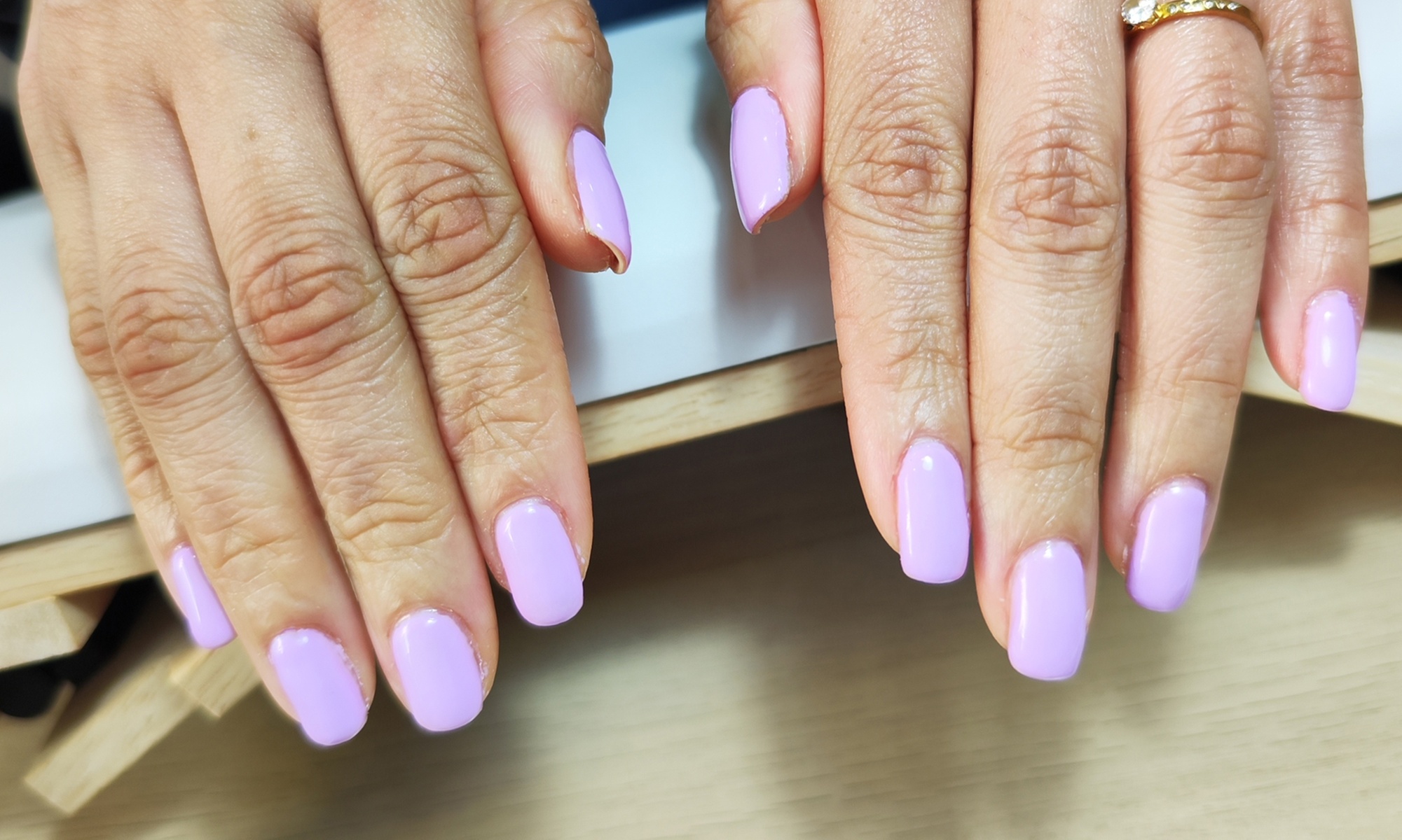 Manicura o pedicura con opción a refuerzo o primera puesta de acrygel