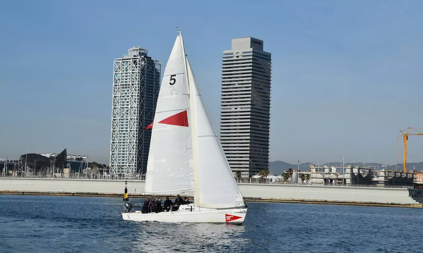 Taller de navegación a vela por Barcelona para 1 o 2 personas