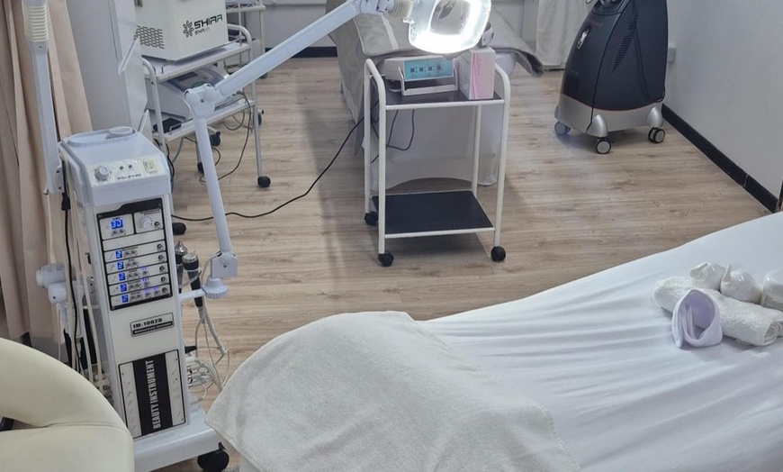 Image 4: 6 u 8 sesiones de tratamiento reductor con cavitación y vacumterapia 