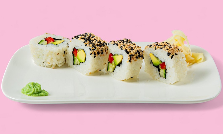 Image 2: Veggie Sushi Box mit 20 oder 40 Stück zum Mitnehmen für 1 Person