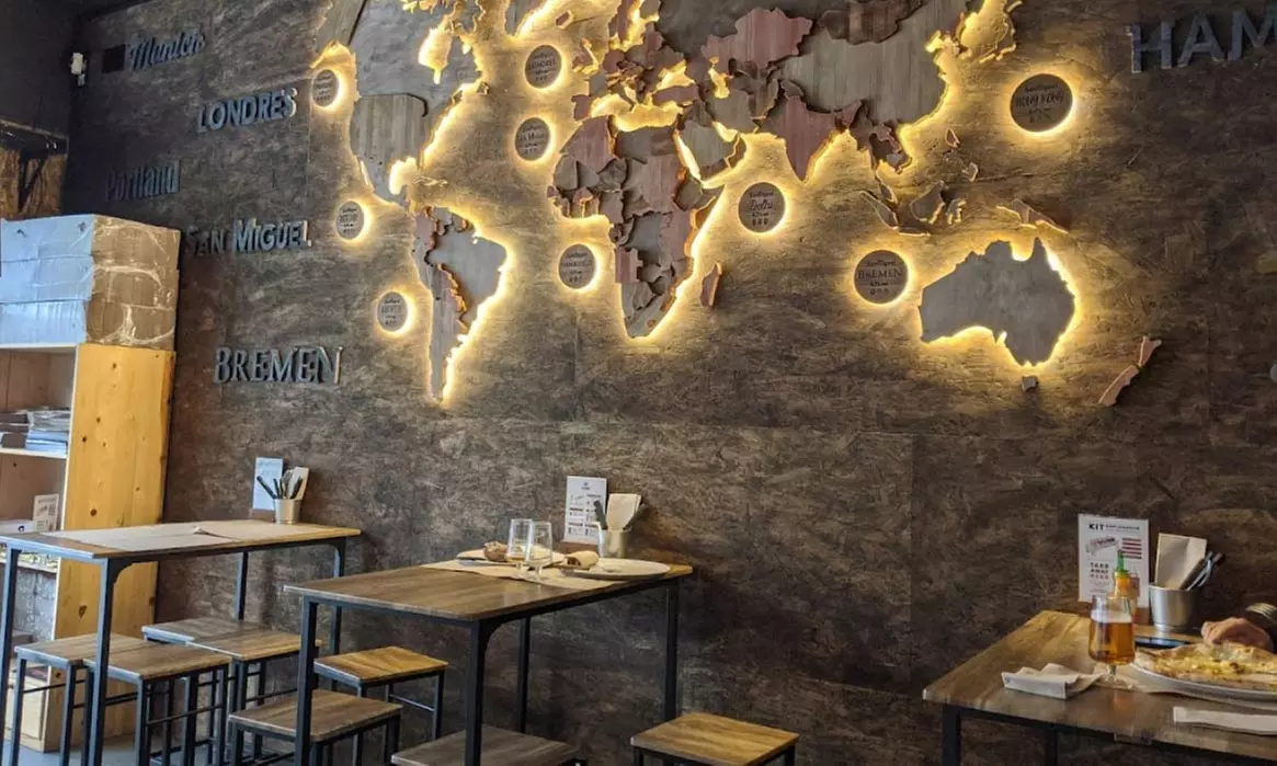 Menú con degustación de entrantes, principal, bebida y postre