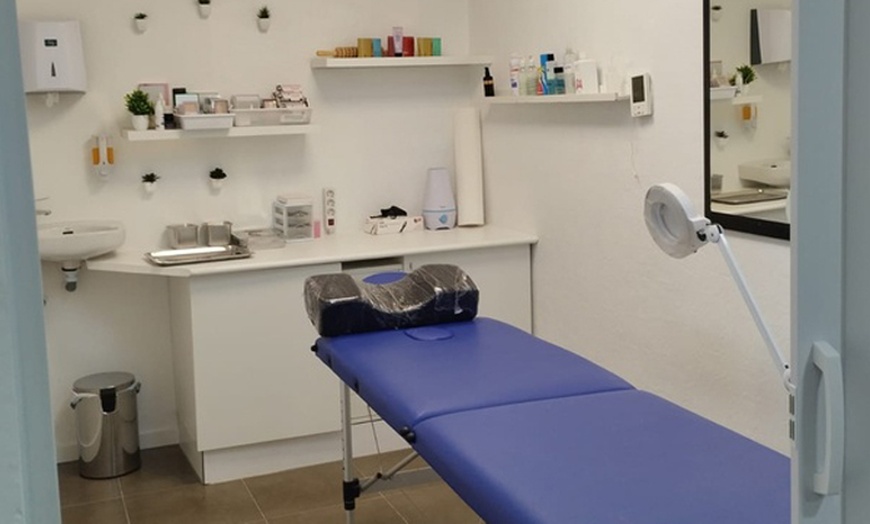 Image 2: Limpieza facial básica con opción a extracción y masaje kobido para 1 