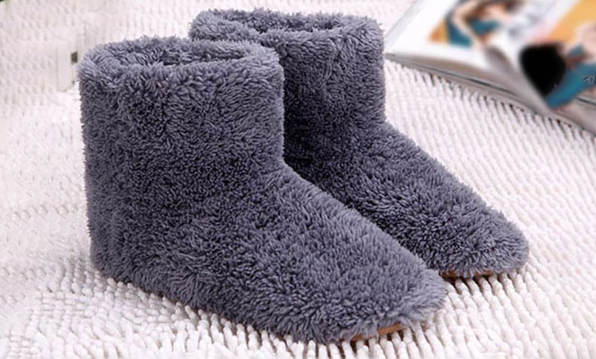 Image 9: Women's USB-Heated Boots Slipper