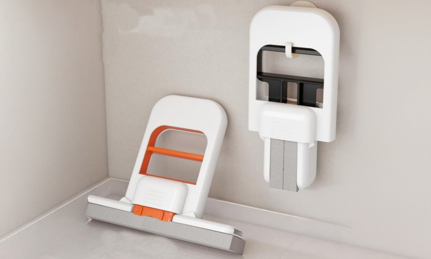 Image 3: Multifunctional Handheld Hands-Free Sponge Mini Mop