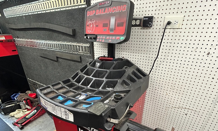Image 5: Mobile Auto Services: Oil Changes, Tire Patch, Lockout & Jump-Starts