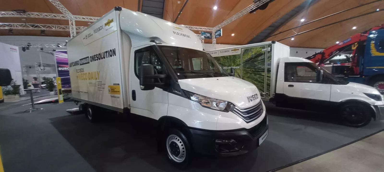 Premium-Innen- oder Außenreinigung für verschiedene Fahrzeugarten