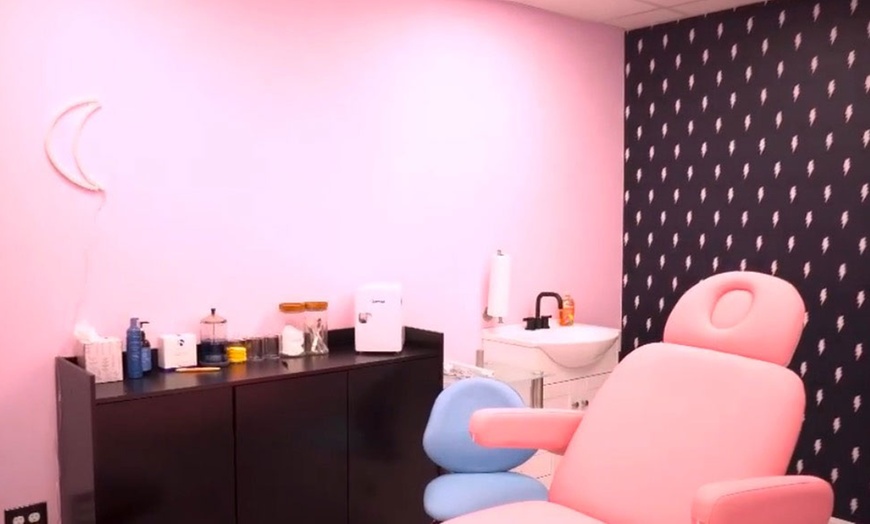Image 8: Up to 36% Off on Eyelash Extensions at Sizsle Beauty