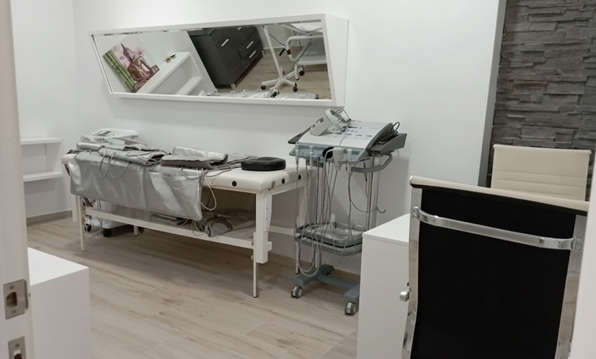 Image 2: Tratamiento Dermapen facial con relleno dérmico y cóctel de vitaminas