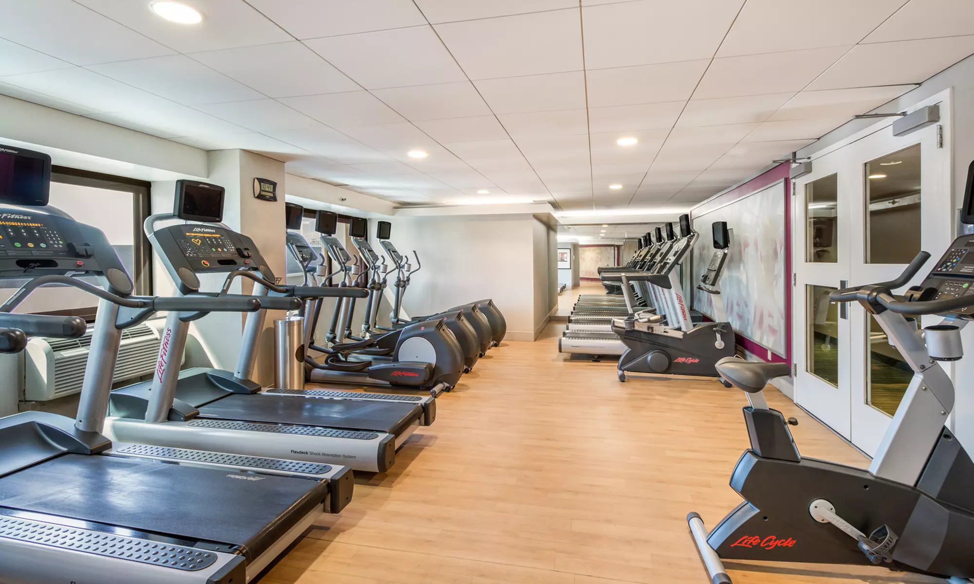 Member Pricing: 4* Hotel Near Venice Beach With Shuttle, Pool 