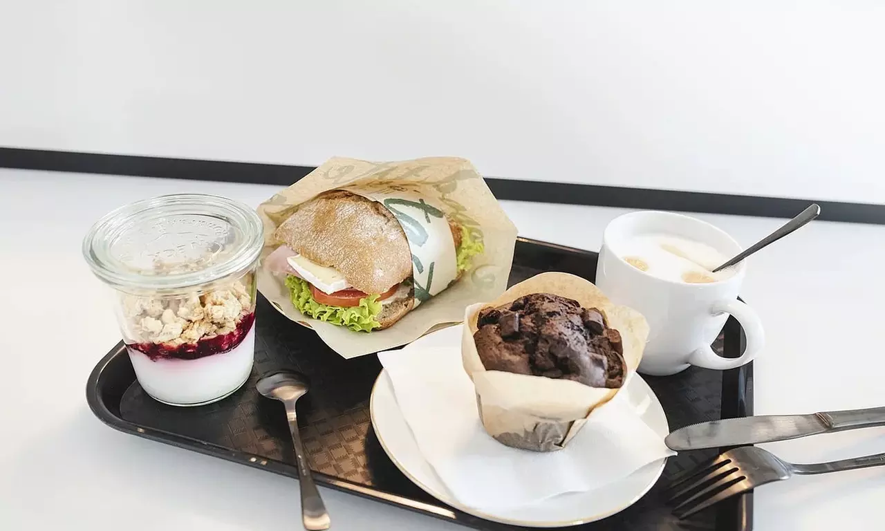 Der perfekte Start in den Tag – Frühstücksbuffet und 1 Glas Sekt für 2 oder 4 Personen (bis zu 34% sparen) - Image 2