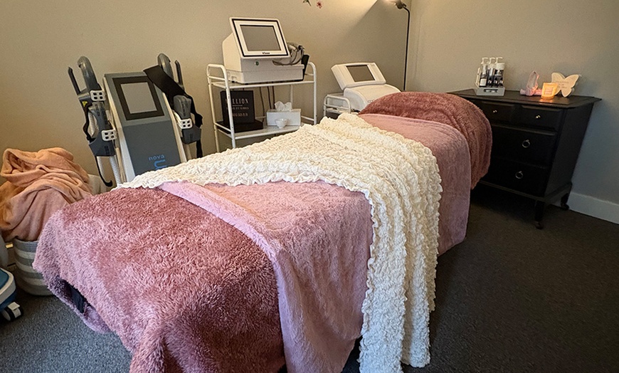 Image 3: MINI Million Dollar or CACI Facial – Up to 58% Off!