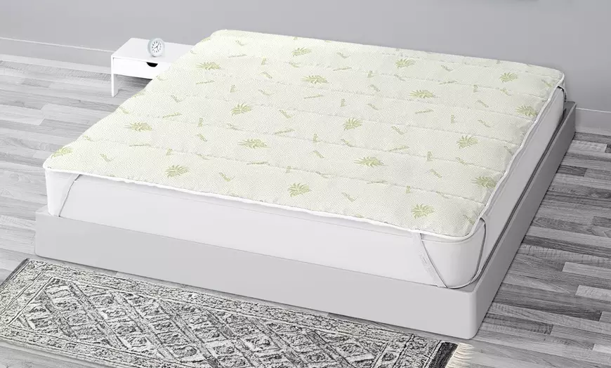 Image 1: Surmatelas Aloe Vera