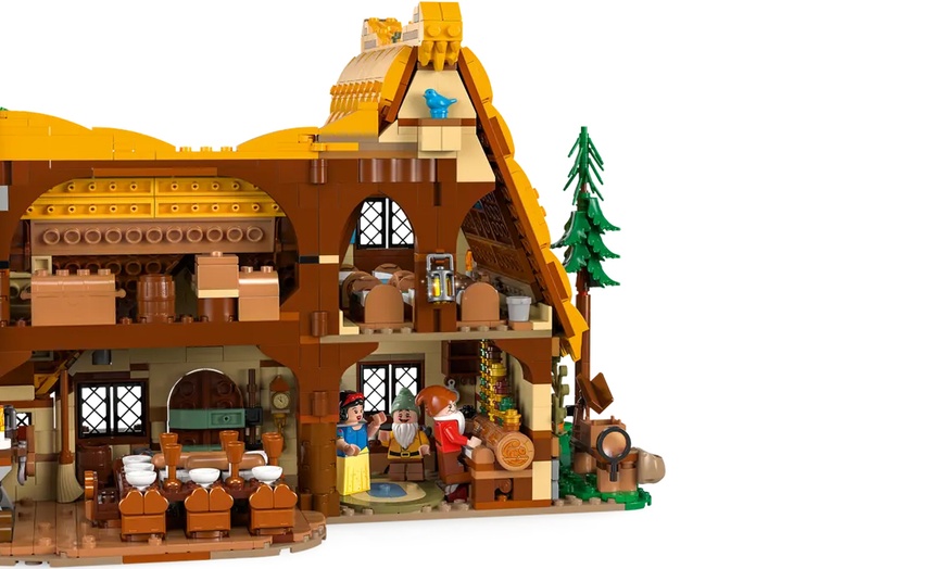 Image 5: LEGO Disney Snow White Set, Includes Iconic Characters