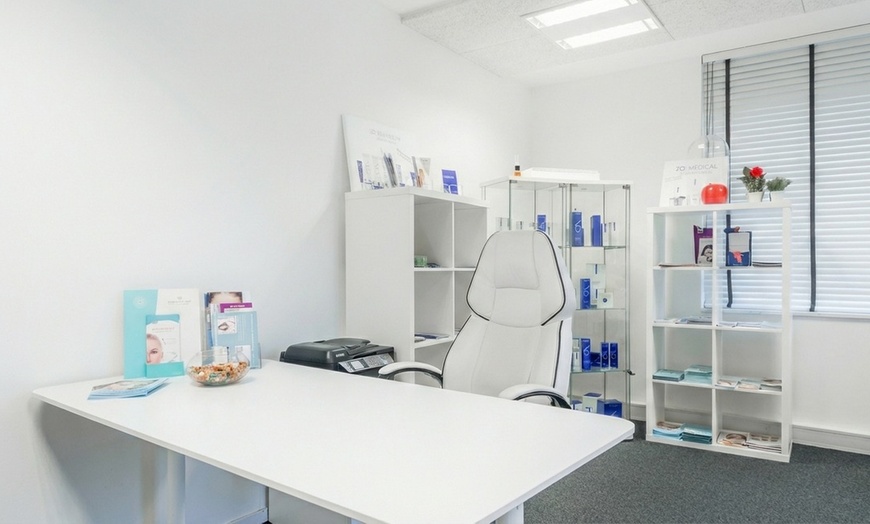 Image 7: Verfijn je gezichtscontouren met deze Mona Lisa Filler behandeling