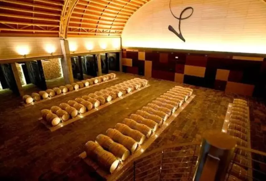 Visita guiada a bodega con cata de vinos para 2, 4 o 6 personas