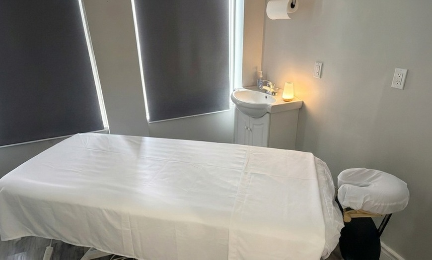 Image 2: Enjoy 45-, 60-, or 90-minute Deep Tissue Massage Sessions