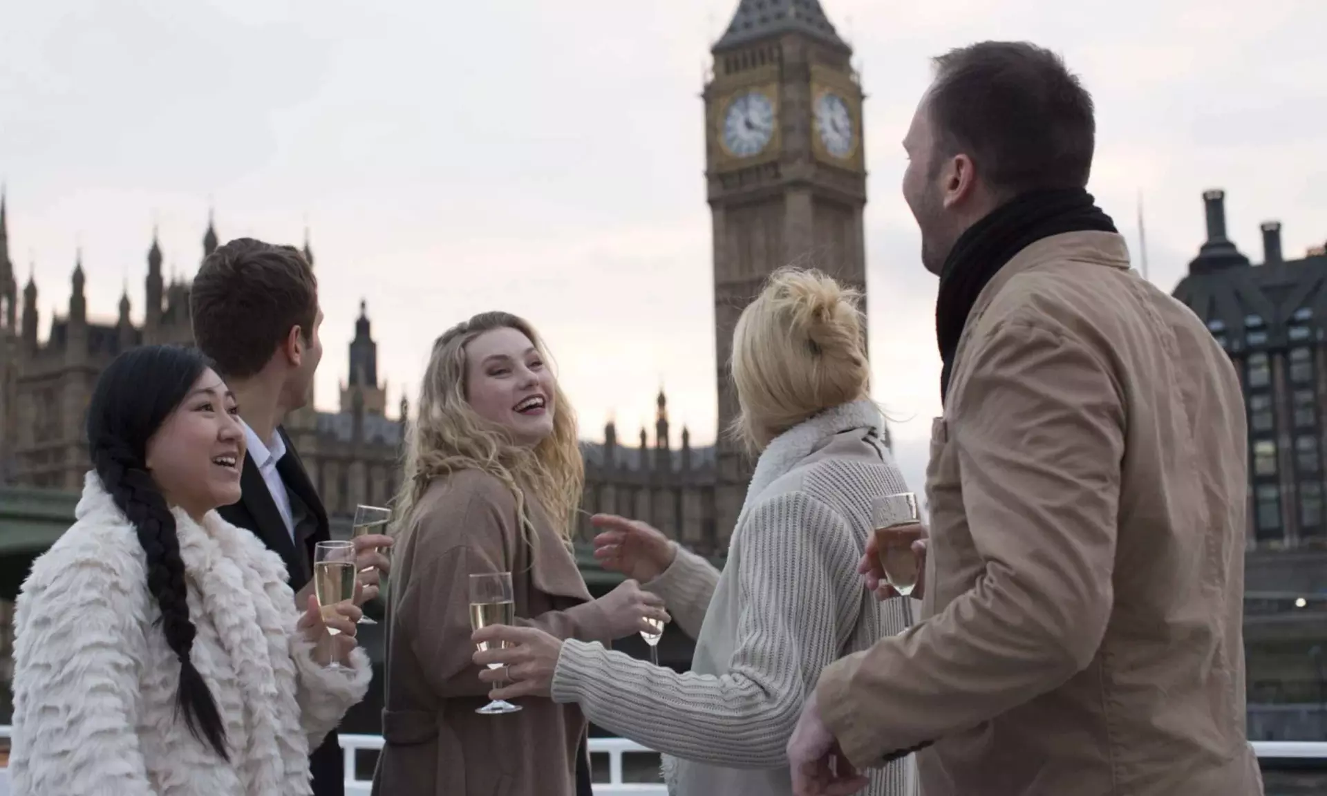 River cruise on the Thames with live music and canapés