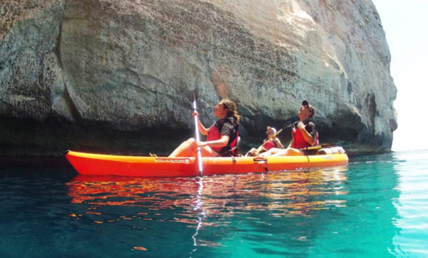 Image 1: Explora la costa de Palm-Mar con una aventura en kayak y snorkel