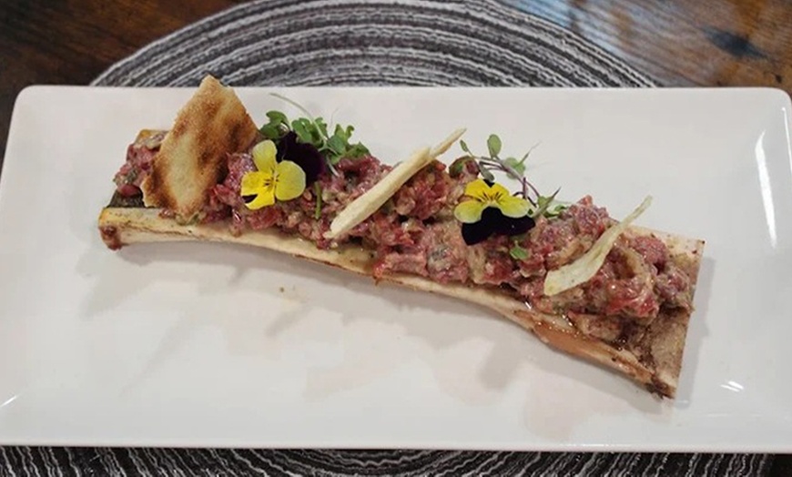 Image 3: Menú Numa con entrantes, principales, postres y bebidas incluidos 