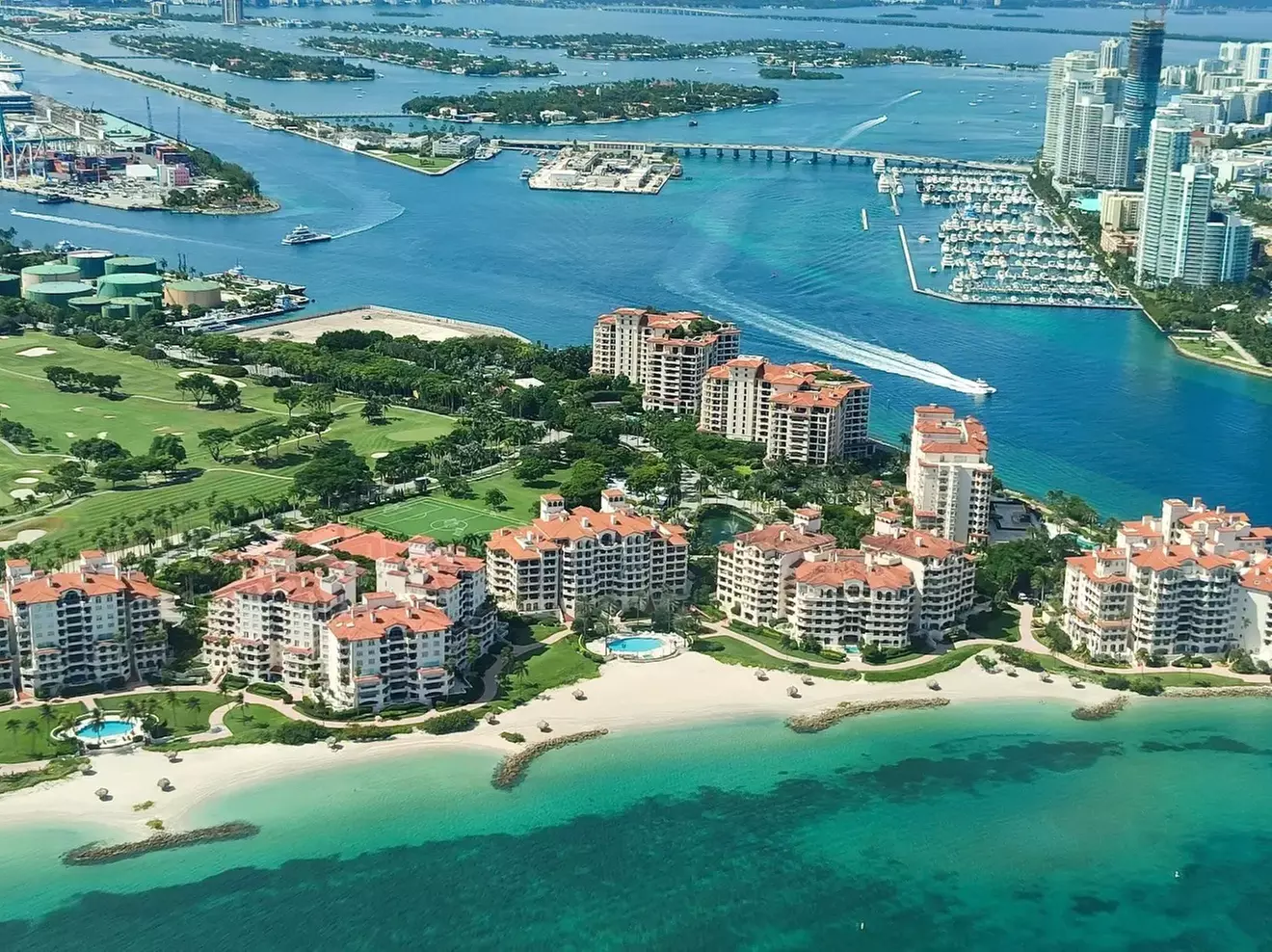 Discover The Best Views Of Miami On a Private Airplane Tour