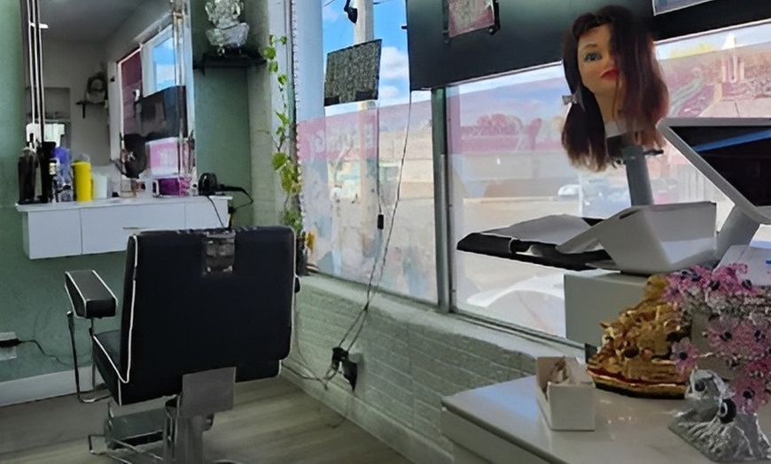 Image 2: Transform Your Skin with 1, 3, 5, or 10 Brazilian/Bikini Waxes