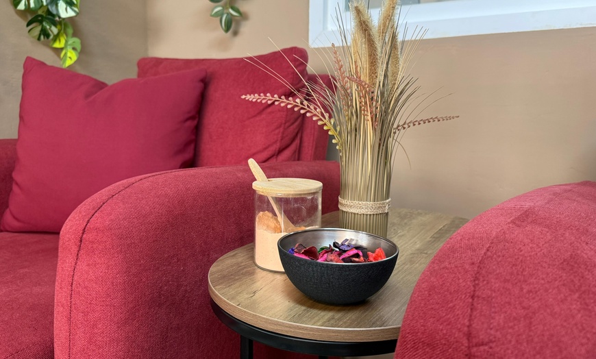 Image 3: Spa de pies con baño de sales, aceites, eliminación de durezas y uñas