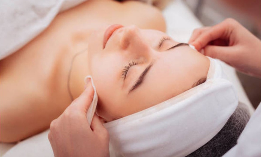 Image 7: Limpieza facial express, profunda o reafirmante con masaje