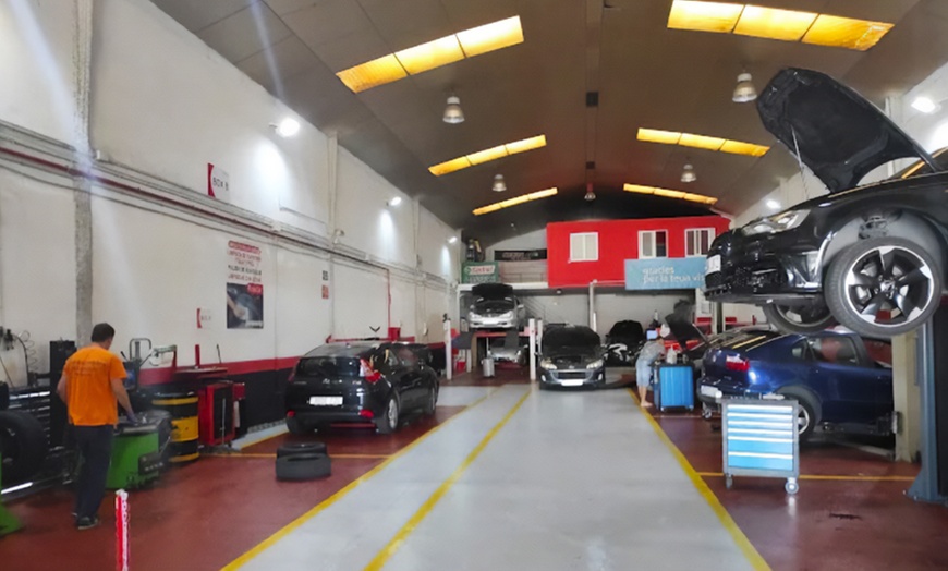 Image 2: Revisión pre-itv con recarga de aire acondicionado en PuntoCar