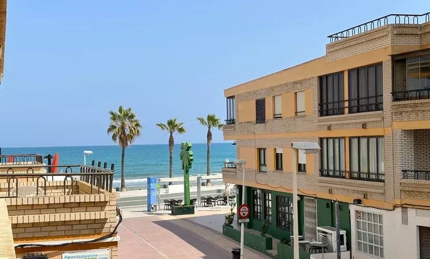 Image 2: ¡Pura felicidad frente a la playa en Castellón! 