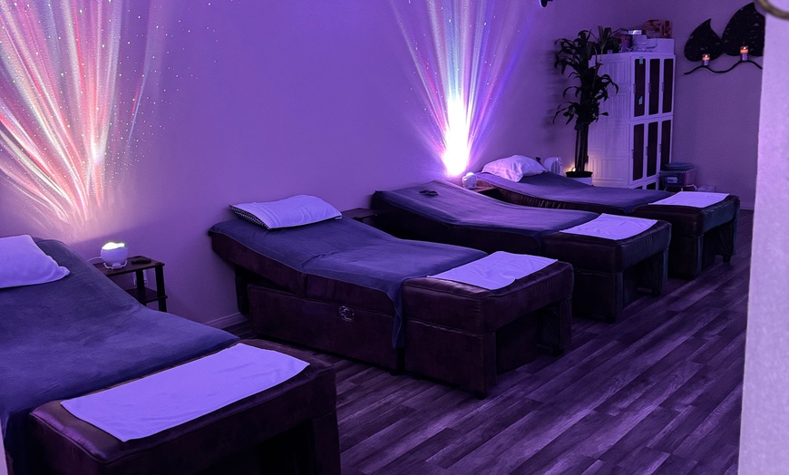 Image 3: Up to 44% Off on Couples Massage at Sunny Happy Massage