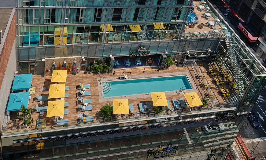 Image 2: Resort in Midtown Manhattan with Rooftop Pool 
