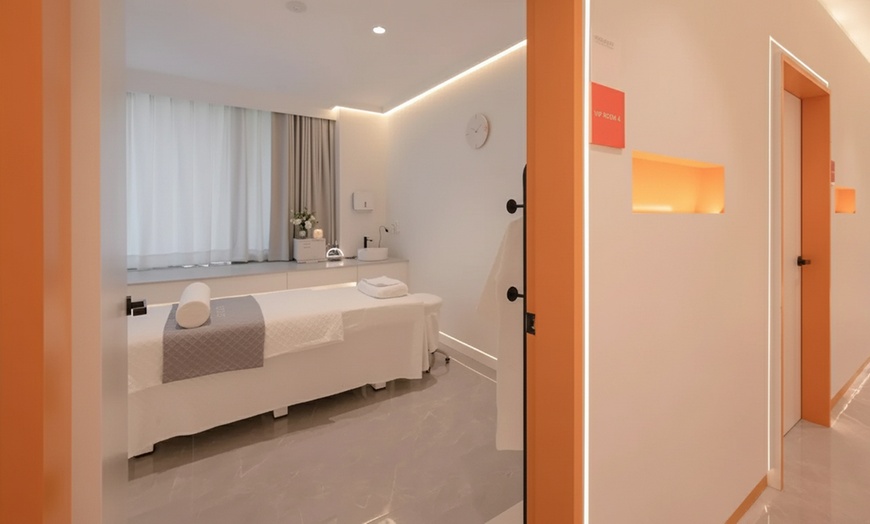 Image 2: $100, $150, $200 or $250 Gift Voucher Towards Select Premium Services