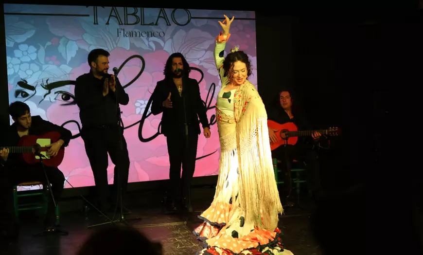 Image 1: 1 o 2 entradas para niño, adulto o sénior a Baraka Flamenco Show