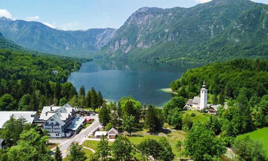 Image 23: Slovenia 4*: camera doppia con colazione o mezza pensione e piscina