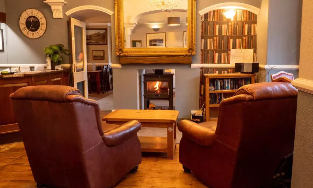 Scenic Snowdonia Escape: Overnight Stay w/ Breakfast & Hot Tub Sauna