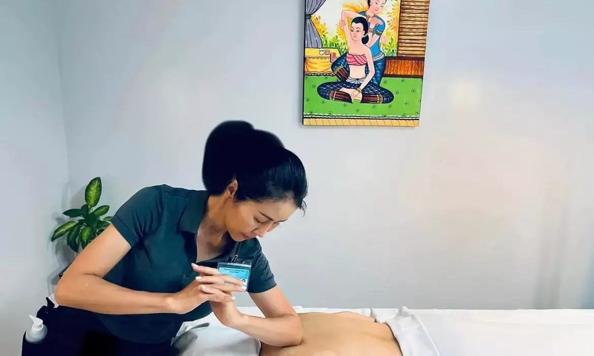 60 or 90 Minute Deep Tissue, Thai combination or Swedish Massage
