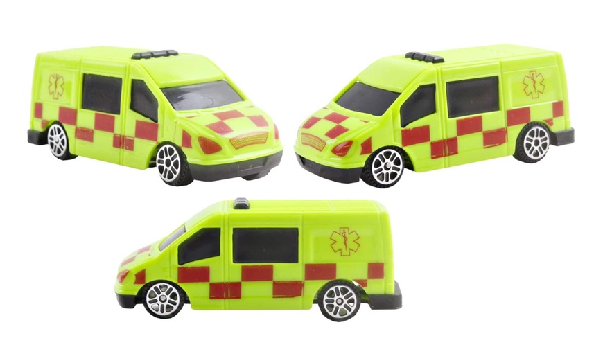 Image 5: CR1 Transporter Truck Carrycase Play Set with Toy Vehicles and Map