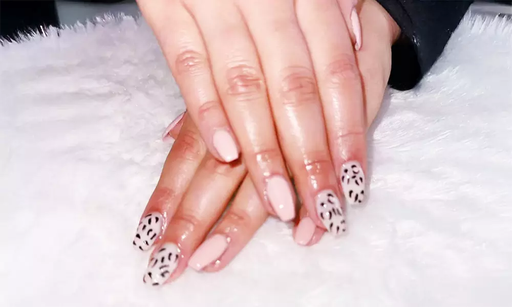 Maniküre und/oder Pediküre inkl. Shellac für 1 Person