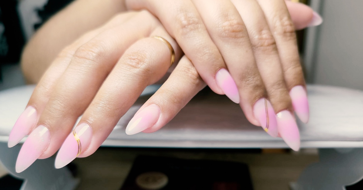 Servicio de manicura, pedicura o uñas de gel en A Coruña