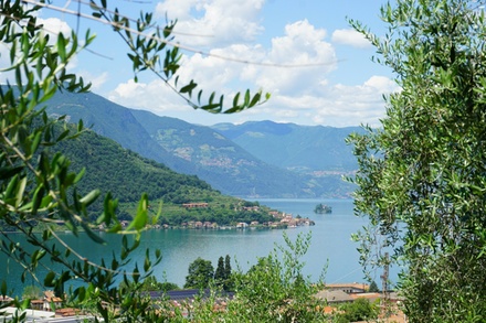 : 2 persone / 1 notte in camera matrimonale Superior con colazione e Spumante / Da domenica a giovedì
